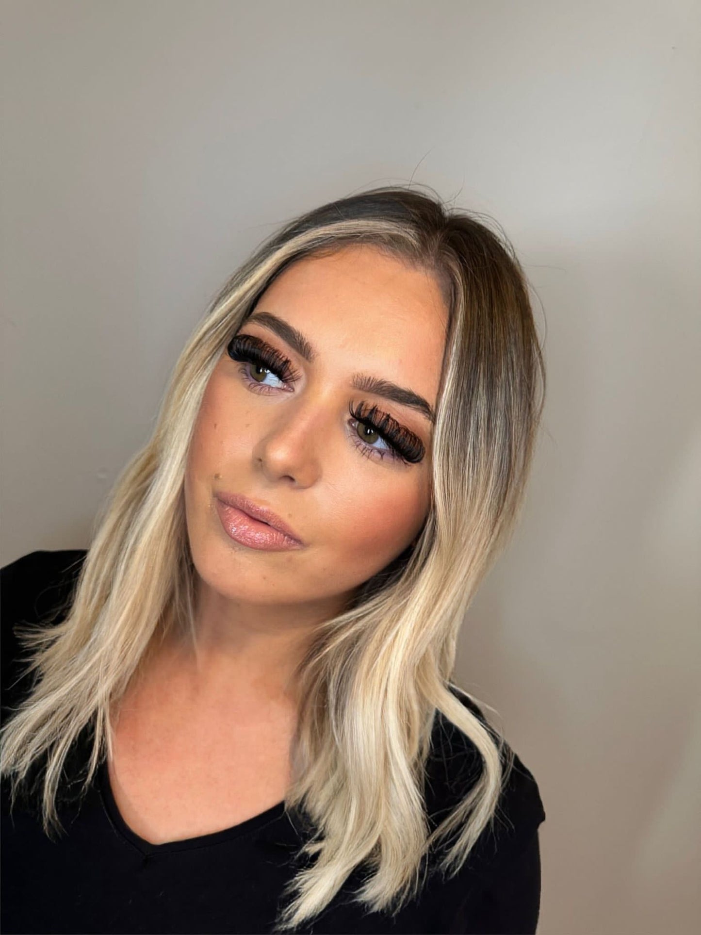 Megadoll Russian Strip Bundle - X5 Lashes Included